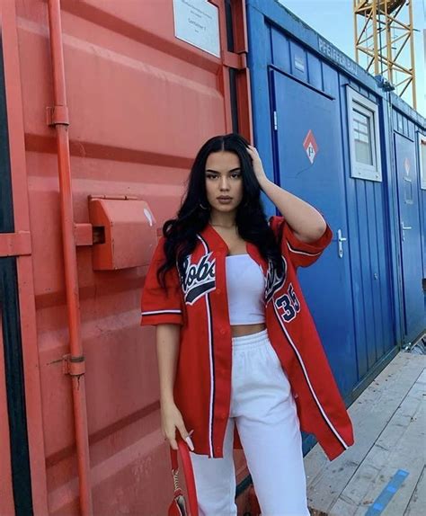 oversized baseball jersey outfit ideas